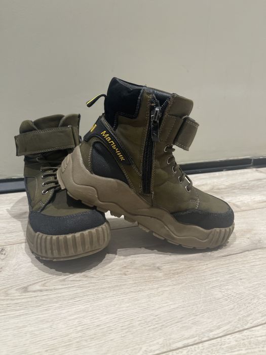 Продам детские ботинки для мальчиков.