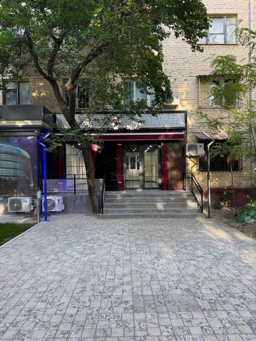 Гидромедцентр/Юнусабад - Продается нежилое помещение вдоль дороги 80м2