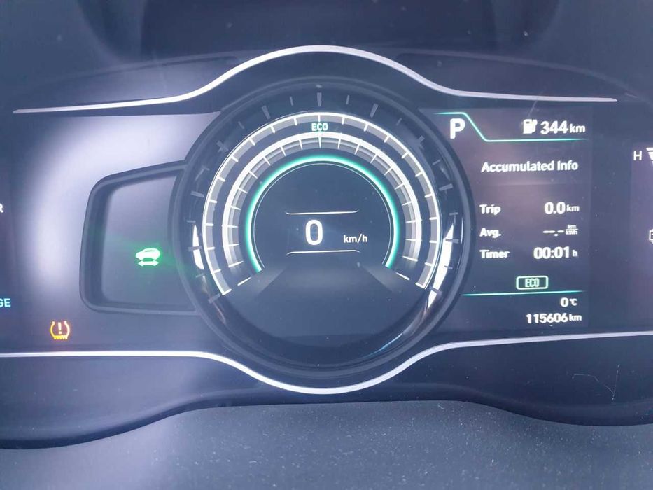 Hyundai Kona,  белый, 2020 г. выпуска.