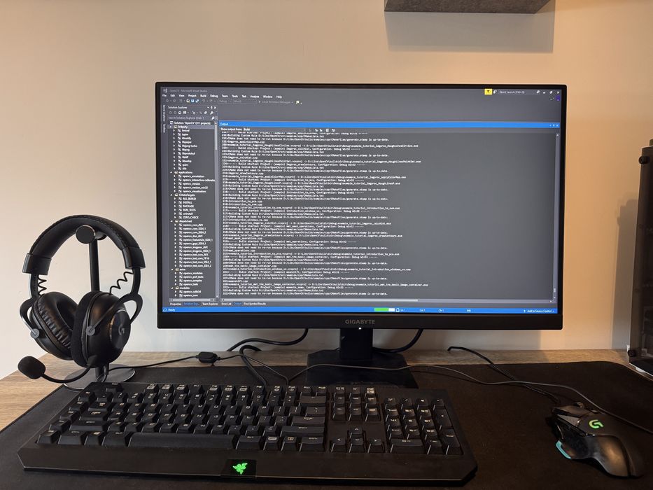 Нов Macbook Pro 13 m2 2022 99% капацитет 33 цикъла,зарядно 97w