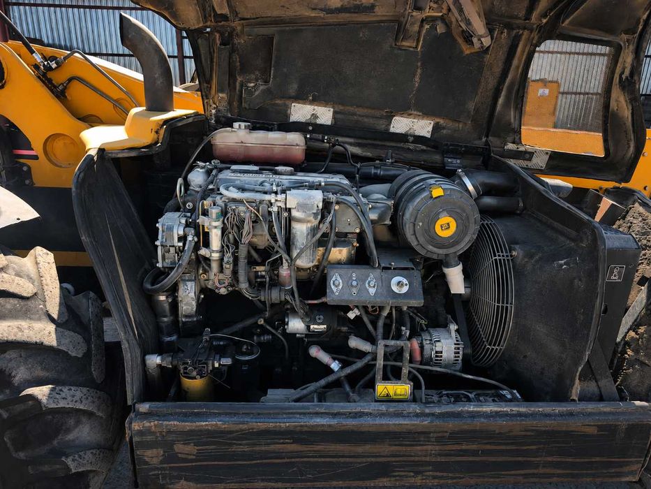 Челен товарач Caterpillar TH220B