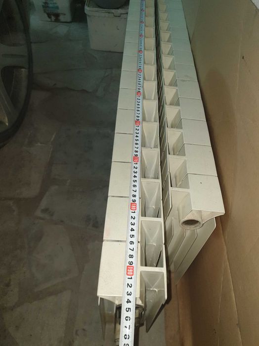 Радиатор алуминиев,Здрав и запазен.