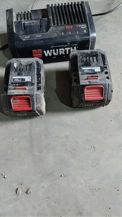 Зарядно с Две Батерии Würth