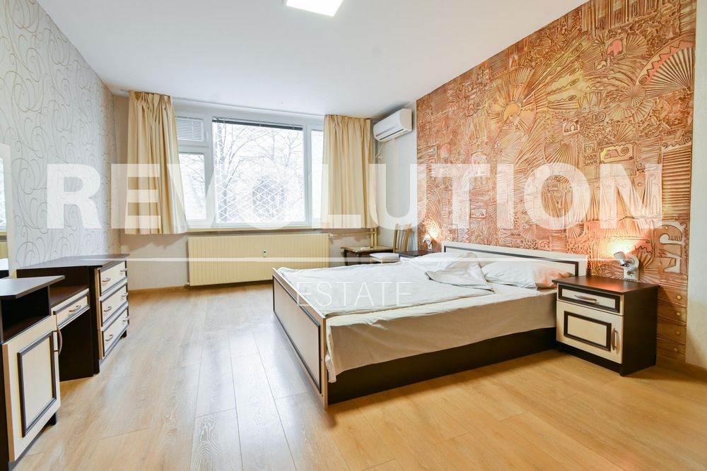 Тристаен апартамент в ж.к. Зона Б-5.