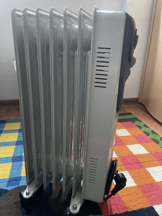 Calorifer cu ulei VORTEX 1500W, 7 elemenți, ca nou, pe roți
