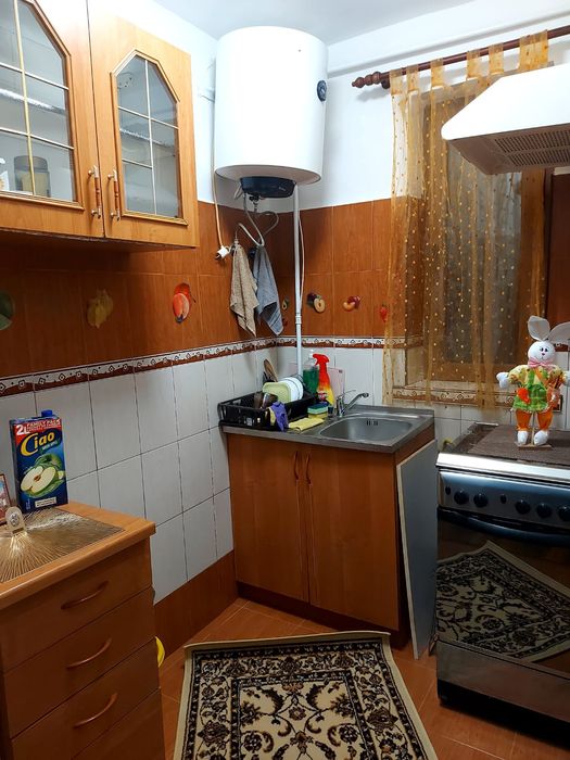 Închiriez garsoniera pe termen lung,zona 9 Mai,parter( 1100 lei)i,