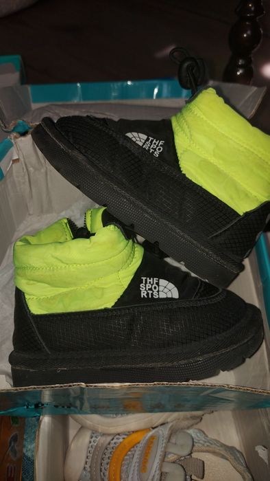 Продам бу детские осенние ботинки