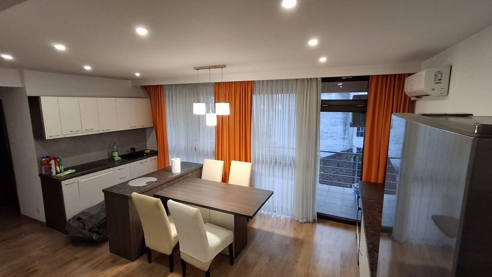 Apartament 2 camere de închiriat.