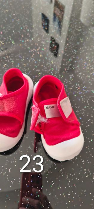 Подарявам детски обувки, пантофи