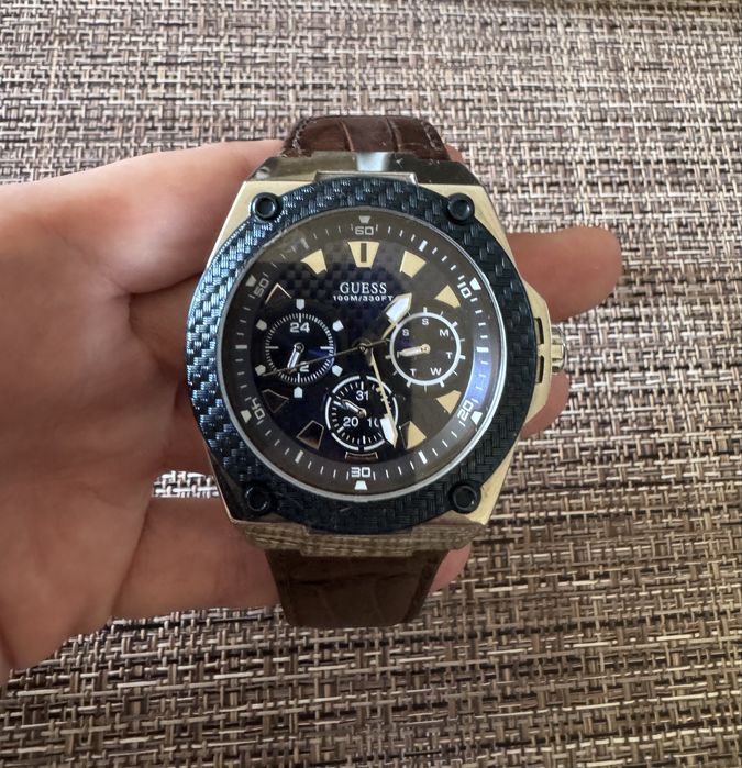 Guess мъжки часовник – 100M / 330FT, кожена каишка