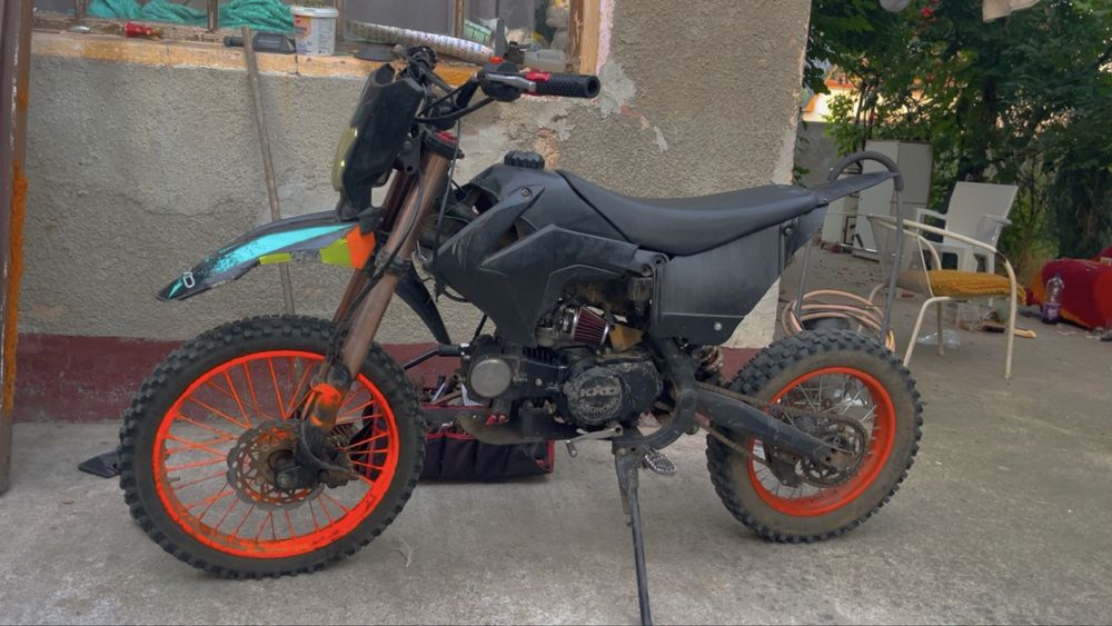 Cross kxd 125 cc SUNATI ! nu lasati mesaje