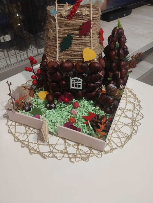 Casuta din castane (handmade)