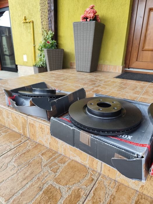 Vand set 4 discuri frana noi Ford Mondeo Cmax Smax noi BREMBO
