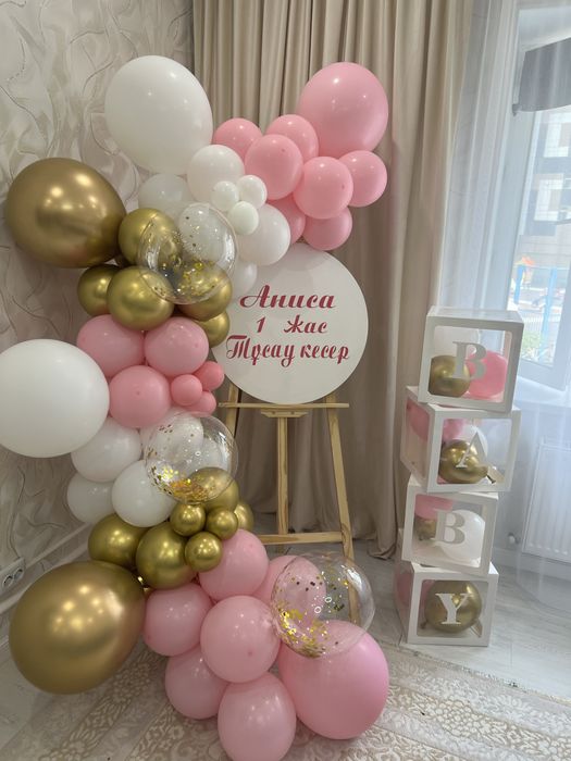 Фотозона с мольбертом