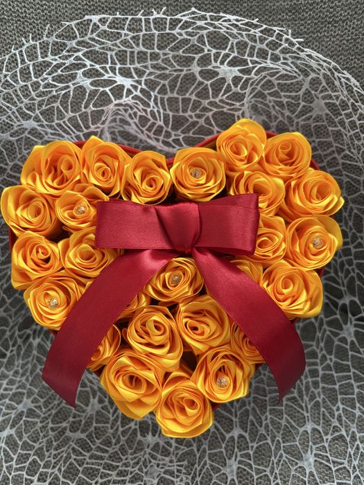 Букети от сатенени рози