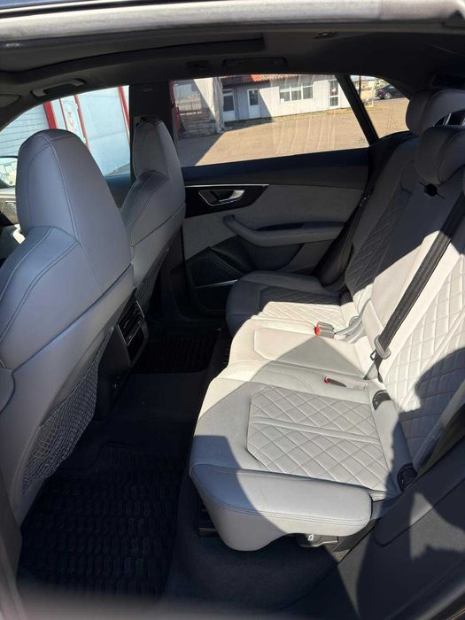 Audi Q8 S-Line - 33.500km. 55.000€ + TVA Deductibil