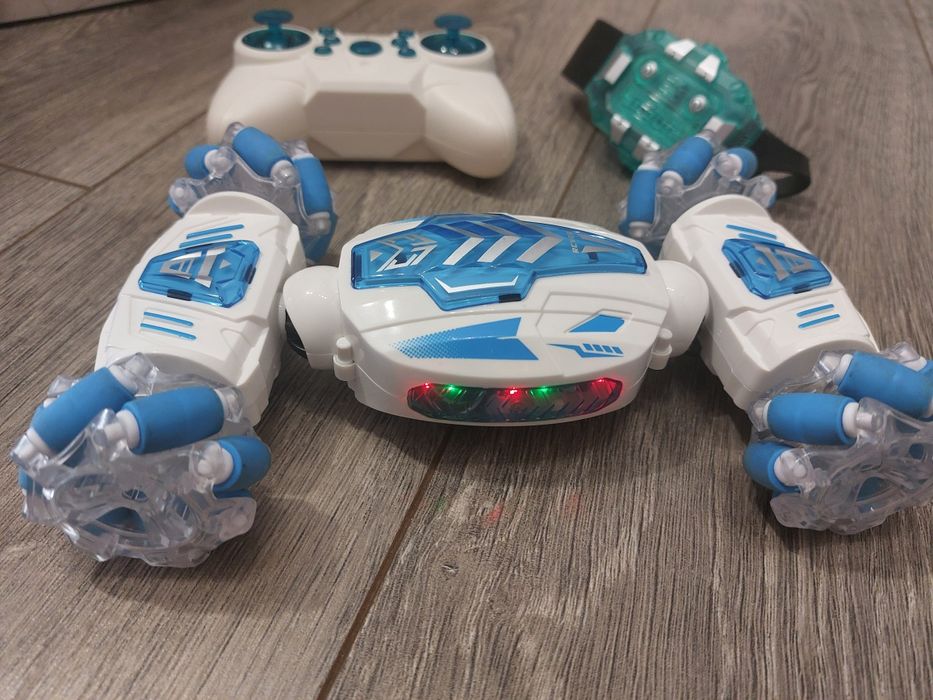 Masina cu telecomanda și controller de mana