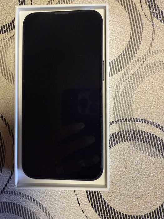 iPhone 13 в отлично състояние без забележки и кейсове подарък