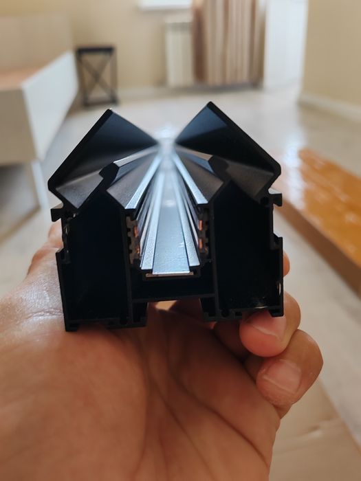 Магнитный трек для натяжных потолков