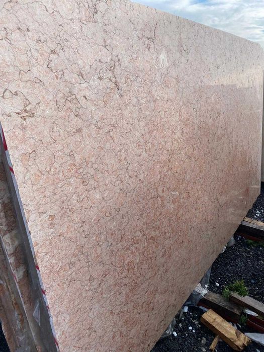 monumente din granit, marmura , travertin