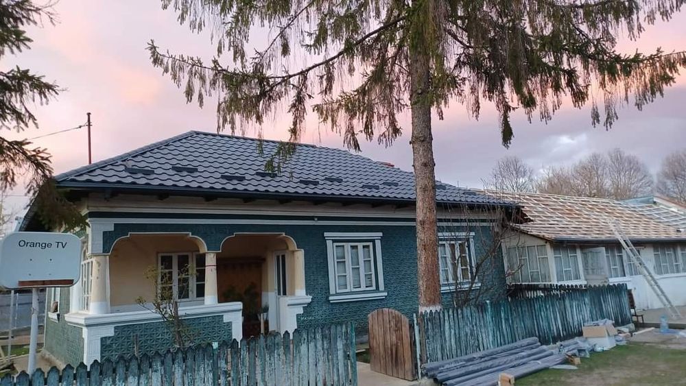 Firmă Autorizată Realizam Acoperișuri Și Micii Reparații infiltrații