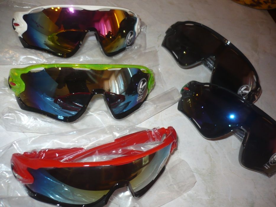 Защитна маска  и слънчеви очила