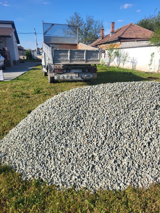 Demolări case evacuare moluz, și pământ umplutură