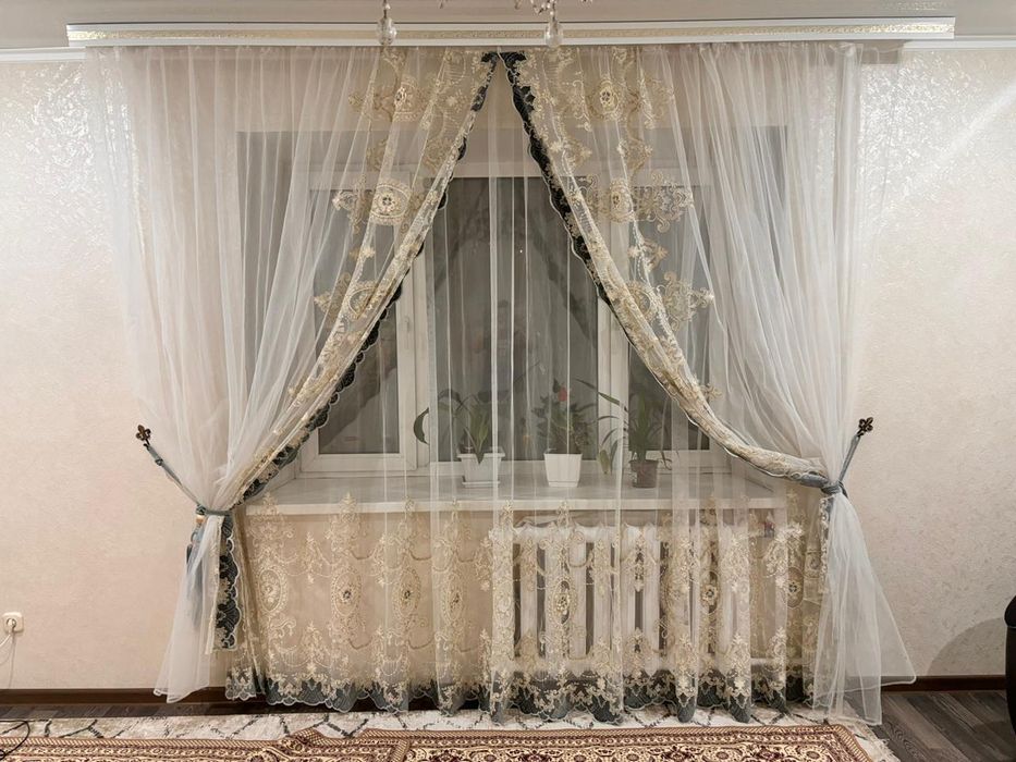 Тюль-штор подходит для зала