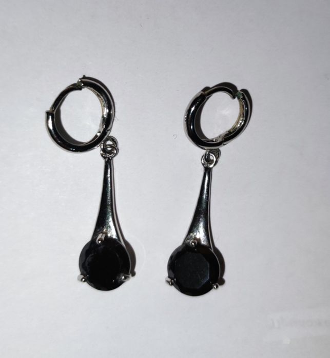 Сребърна гривна  с черни камъни