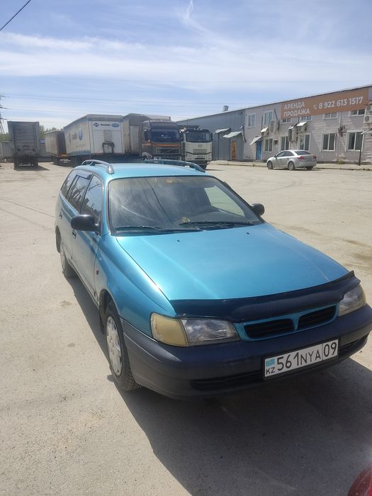 Автомобиль Тайотта Карина Е