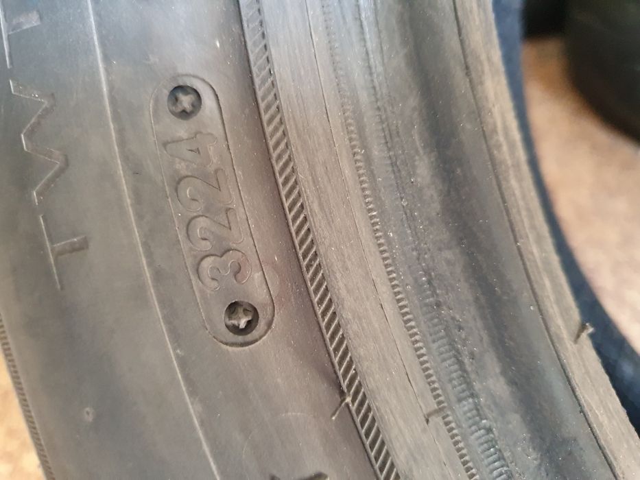 Авто гуми 225  55  18 2 бр.