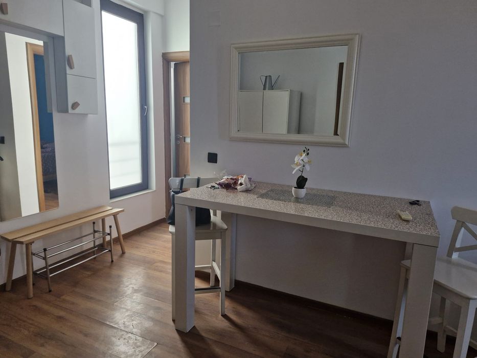 Închiriez apartament