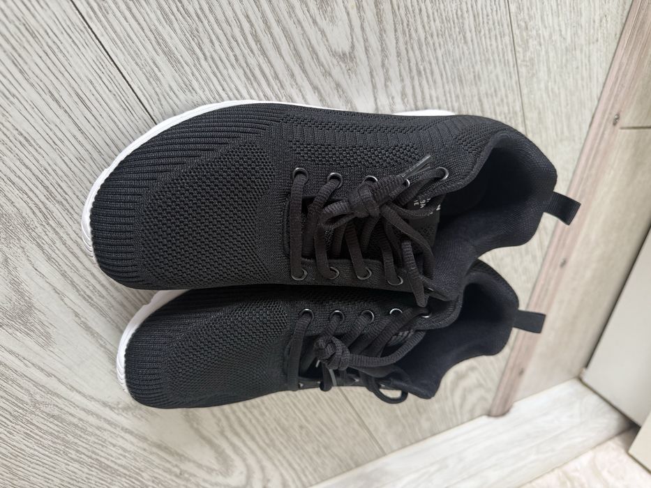 Кроссовки 40-41 размер