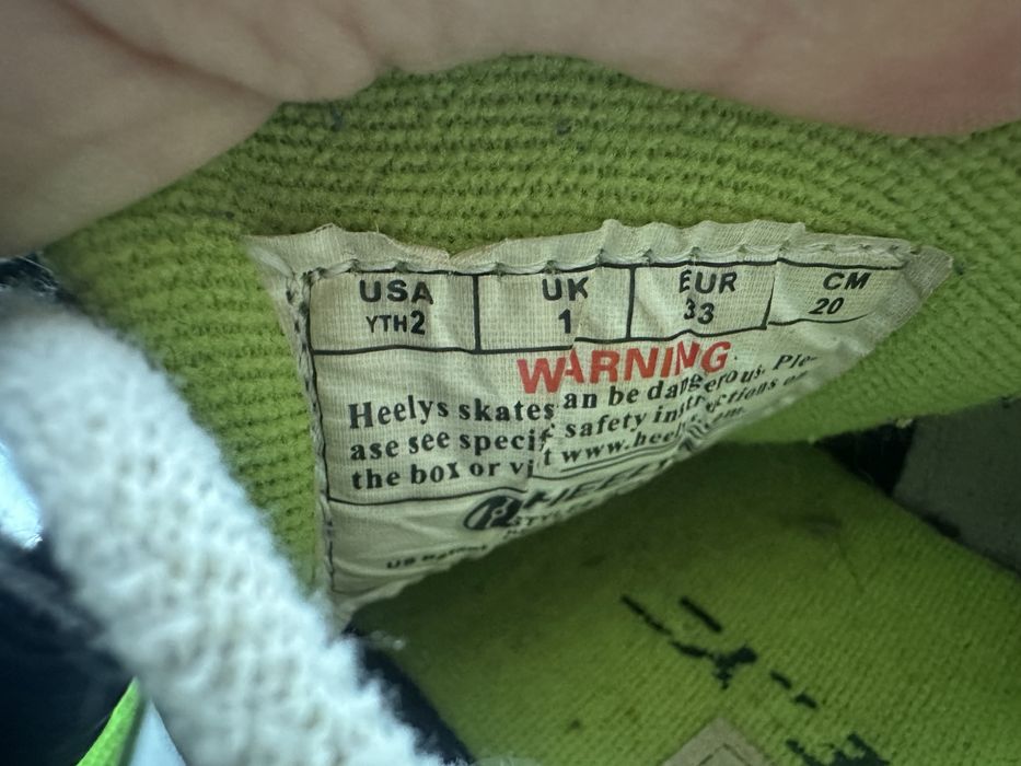 Adidasi Heelys nr 33 cu role