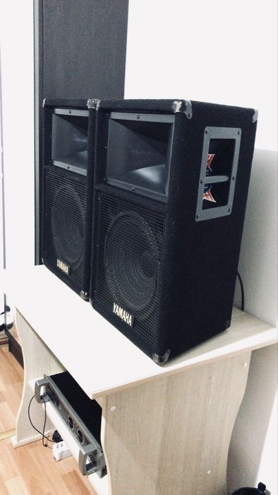 Salut se vinde acest set Yamaha