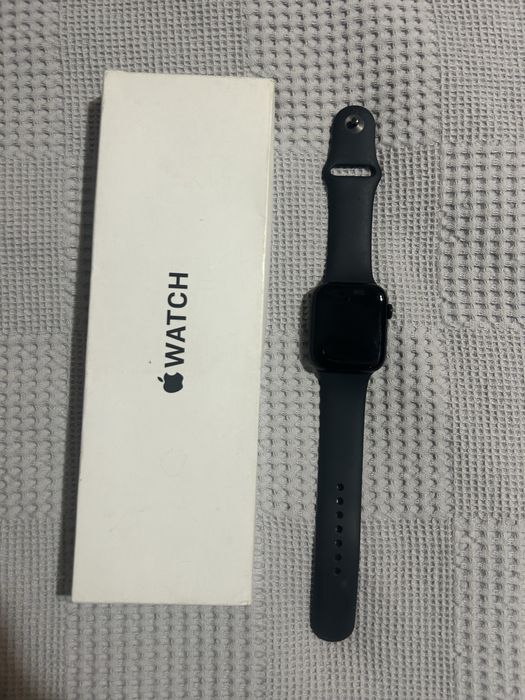 Apple Watch SE (GPS 2-го поколения)