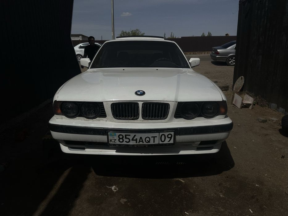 Продам BMW E34 528I
