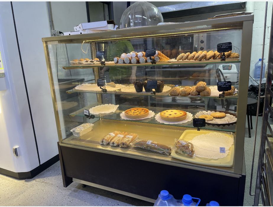 Витринный холодильник, печка, тестомес