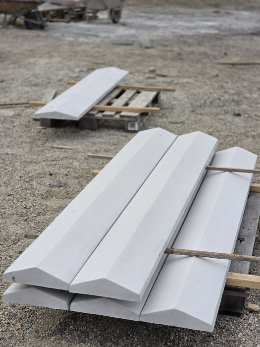 Capace de gard , coama,  pălării,