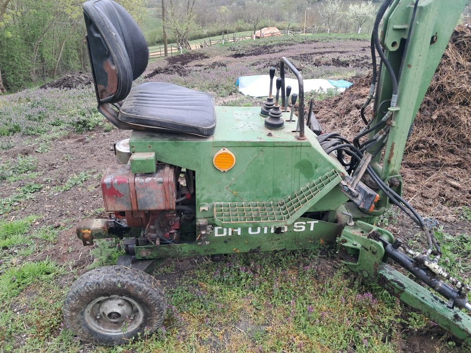 Mini  escavator .