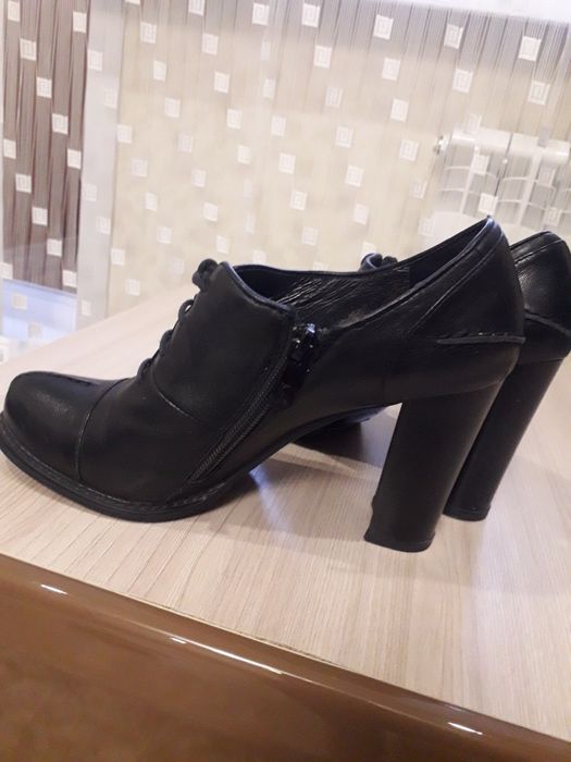 Ботильоны черные , кожа.