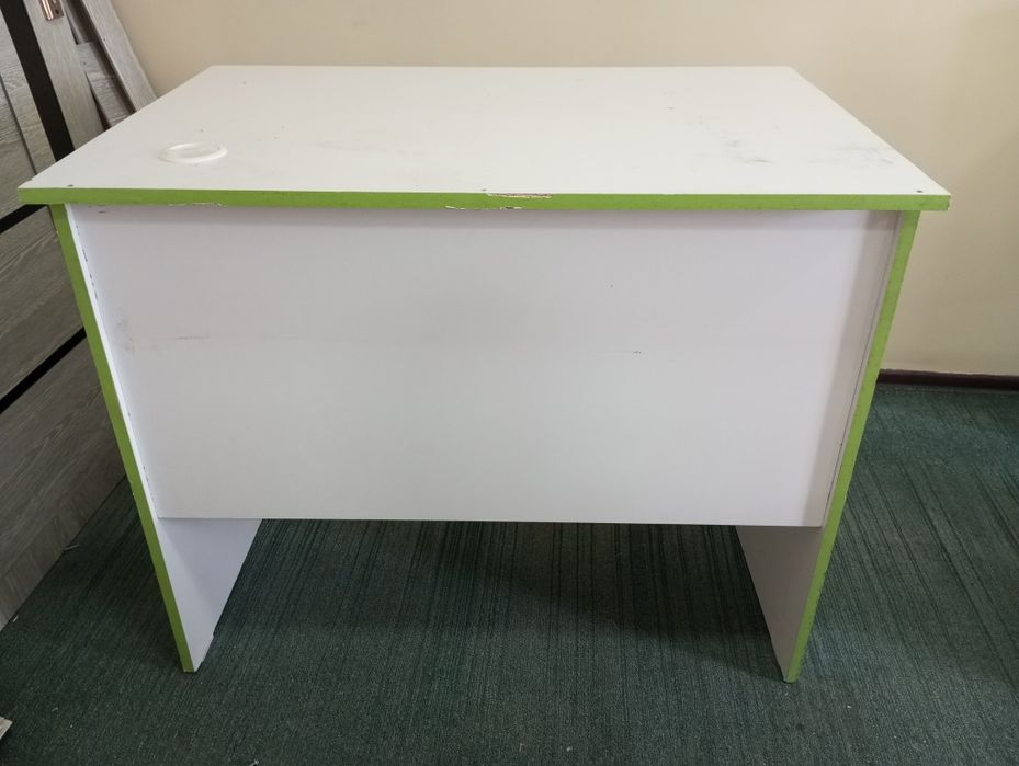 Срочно арзон нархда стул стол сотилади