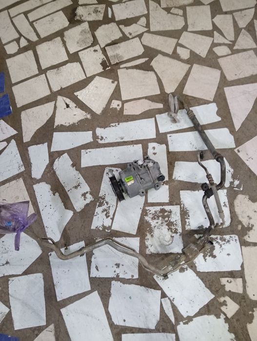 Продам компрессор кондиционера с трубками