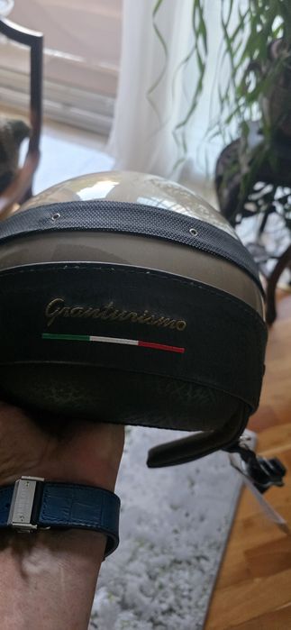 Ofer spre vanzare 2 casti moto Vespa