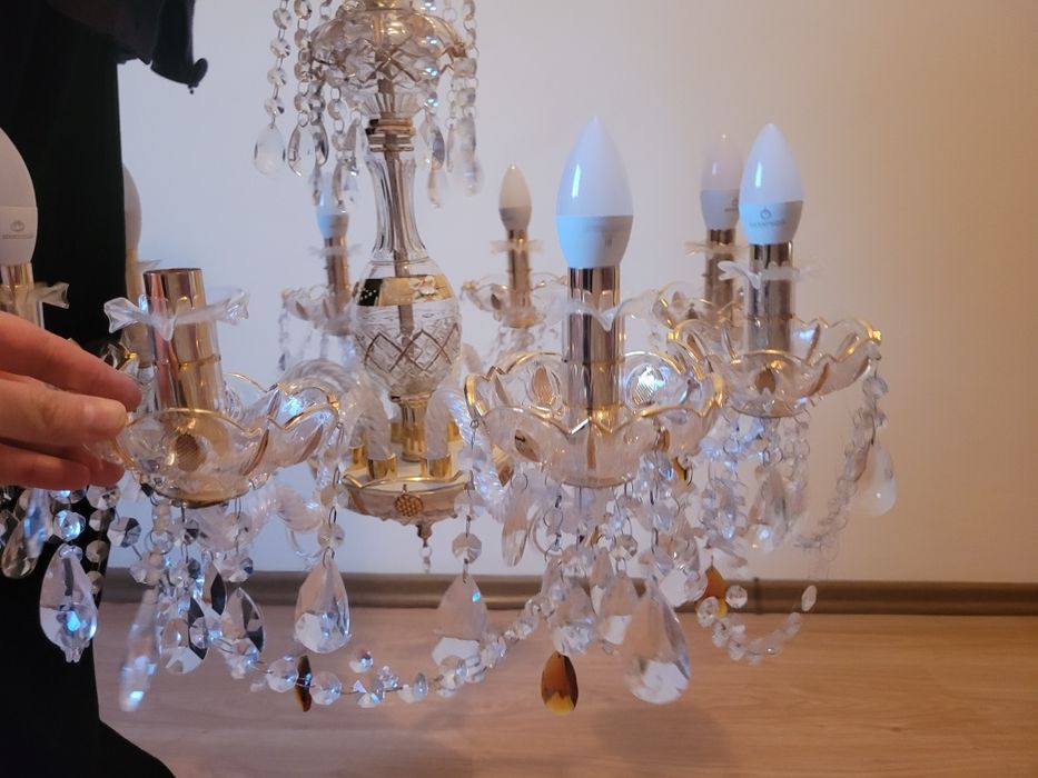 Люстра гостевая красивая