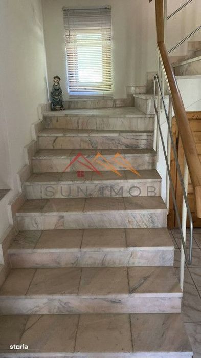 Vila de vanzare, teren 3100 mp, 7 camere, 6 grupuri sanitare, 3 CT, an