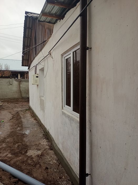 Уй сотилади Таваксай РТС Бустонлик район. 3 сотик 4 та хона 32500$