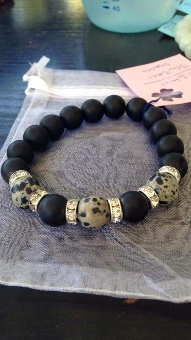 Гривна от естествени камъни