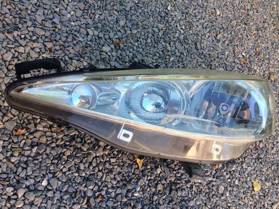 ляв фар за Пежо и авточасти за жигули и Лада