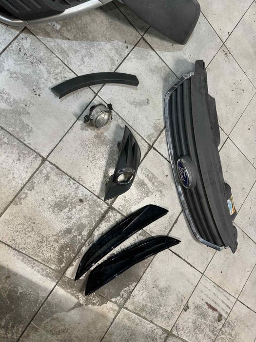 Части от предна броня  ford kuga